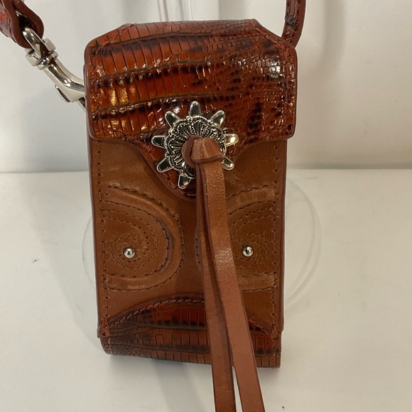 Ariat Brown Leather 4.5”Lx3”W Snap Close Case w/Silver Hardware, Tassel & Strap - Picture 2 of 16